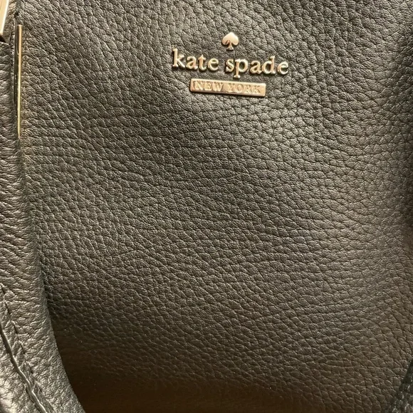 Kate Spade cross over bag. - Picture 4 of 12